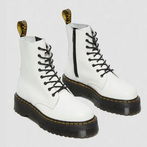 Dr Marten’s JADON BOOT SMOOTH LEATHER PLATFORMS, EUC, White Polished Smooth